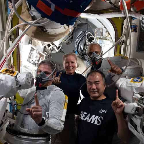 SpaceX capsule returns to earth with 4 Astronauts
