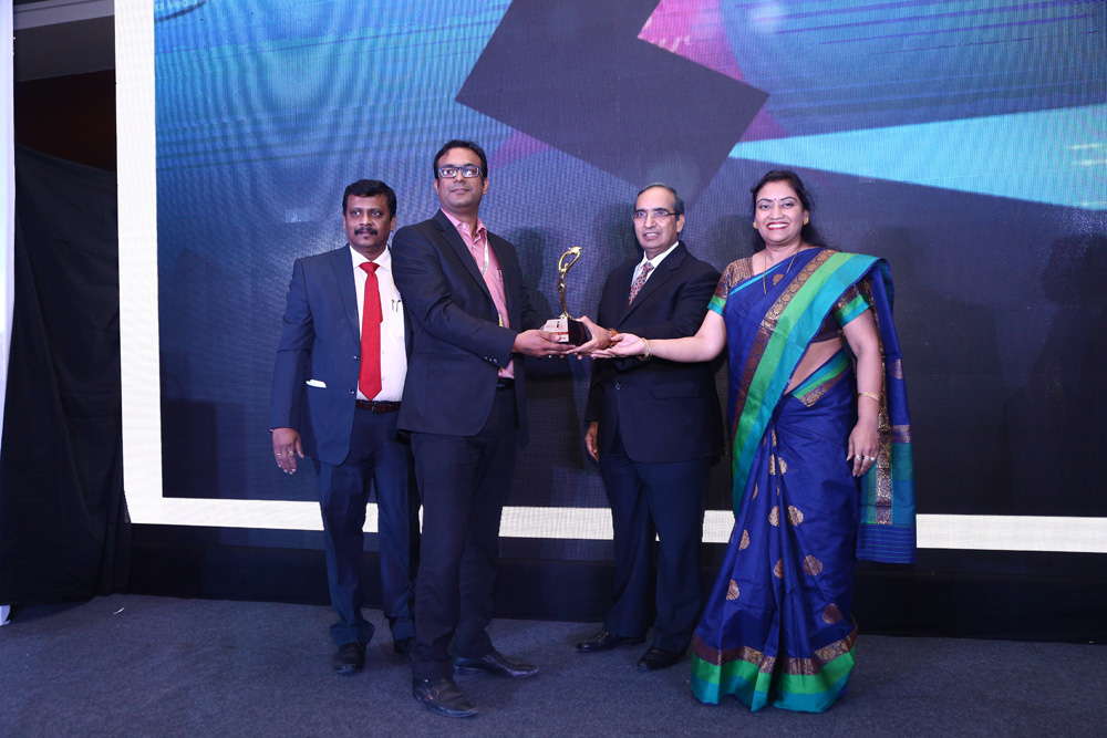 TALLY SOLUTIONS receiving the award for BEST ERP SOLUTION FOR SMB from Mr. Deepak Sahu, Publisher & Group Editor, VARINDIA and SPOI, Mr. Vipin Tyagi, 