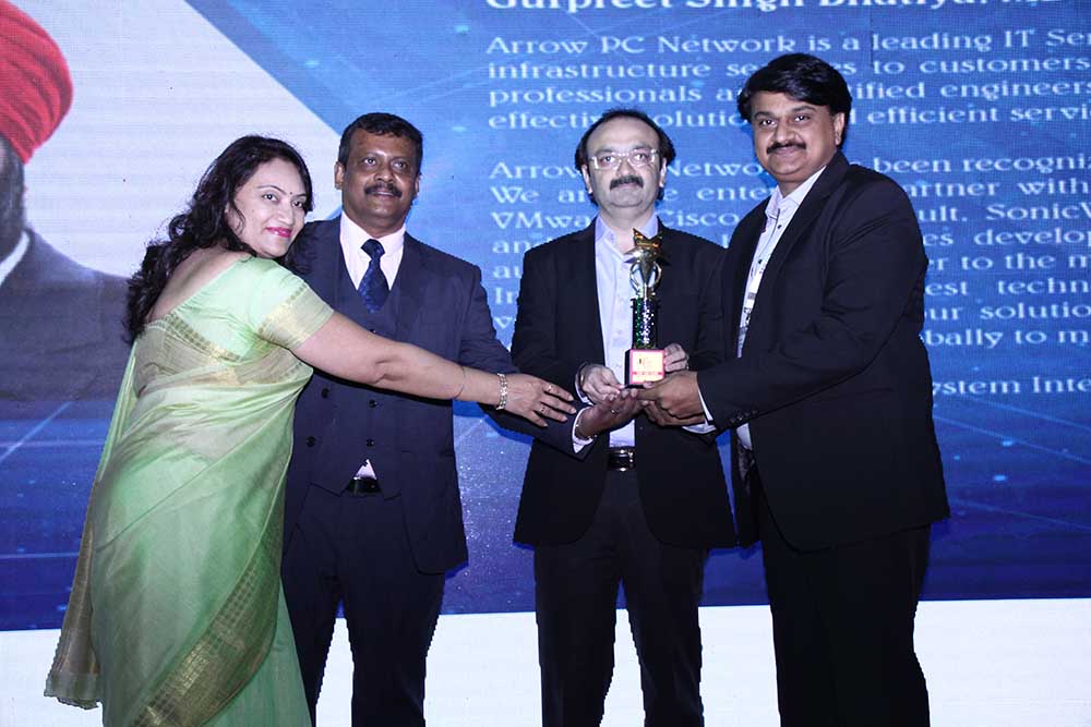 Arrow PC Network receiving the award for the Best System Integrator at VAR Symposium - 17th Star Nite Awards 2018