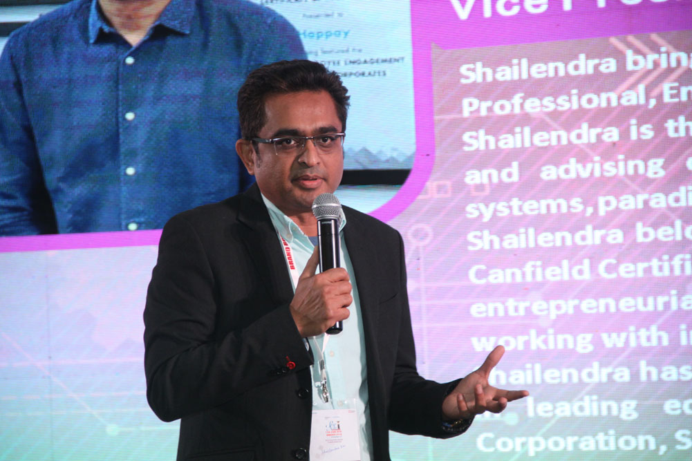 Mr.Shailendra Mandrawadkar, Vice President-Enterprise Sales, Happay addresssing the audience during Tech Talk at 17th Star Nite Awards 2018