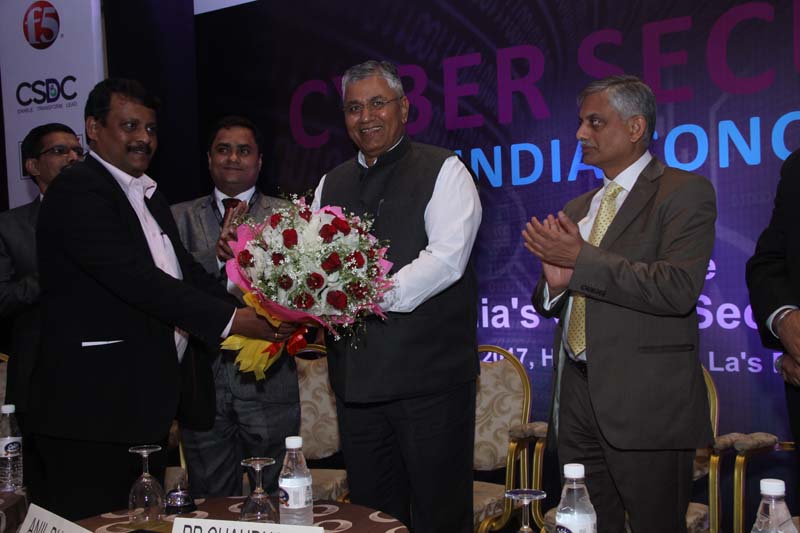Welcoming Shri. P.P. Chaudhary, MoS for Electronics & IT, Law & Justice, Govt of India for the Valedictory address