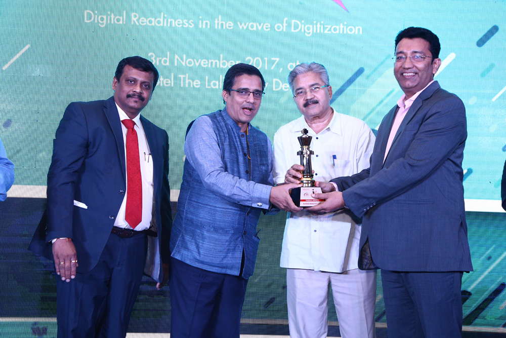 PAWAN AWASTI,CHANEEL MARKETING ASIA SOUTH-NVIDIA INDIA PVT. LTD. is recognised with CMO leadership award 2017 being presented by Vinit Goenka, Member-