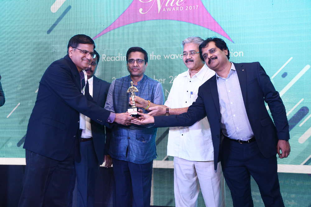 ORIENT TECHNOLOGIES is awarded as the BEST SOLUTION PARTNER-MUMBAI is being awarded by Vinit Goenka, Member-IT Taskforce, Ministries of Shipping, Road