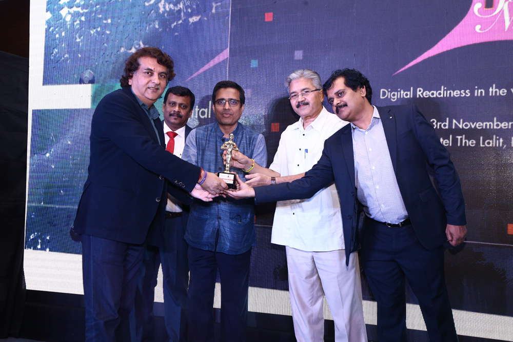 TEAM COMPUTERS is awarded as the BEST SYSTEM INTEGRATOR-DELHI is being awarded by Vinit Goenka, Member-IT Taskforce, Ministries of Shipping, Road Tran