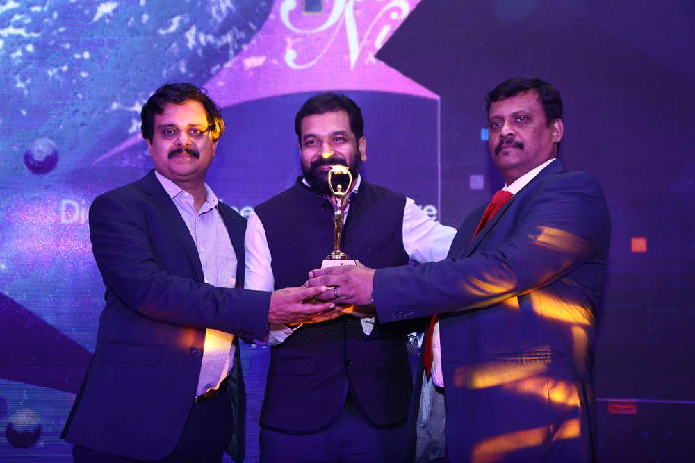 From Up-country region Sanghvi Infotech is awarded as the Best Solution Integrator - Ahmedabad is being awarded by Deepak Sahu, Publisher & Group edit