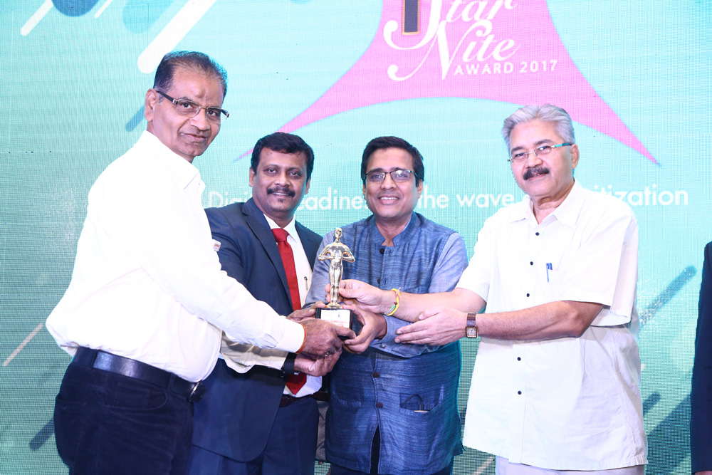 LALANI COMPUTER is awarded as the BEST RESELLER-KOLKATA is being awarded by Vinit Goenka, Member-IT Taskforce, Ministries of Shipping, Road Transport 