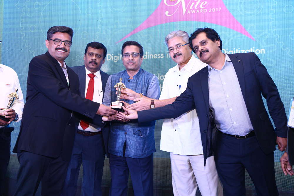 TECHNICHE CONSULTING is awarded as the BEST SYSTEM INTEGRATOR-KOLKATA is being awarded by Vinit Goenka, Member-IT Taskforce, Ministries of Shipping, R