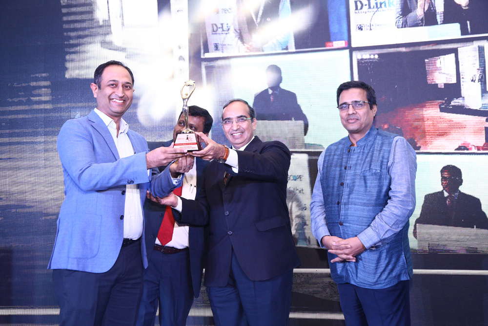 POLYCOM UNIFIED COMMUNICATION SOLUTION PVT.LTD.receiving the award for BEST VIDEO CONFERENCING INFRASTRUCTURE SOLUTION COMPANY from Mr. Vipin Tyagi, E