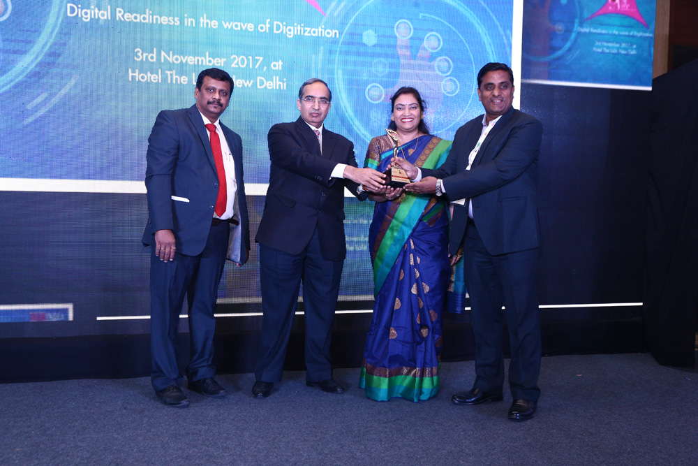 WESTERN DIGITAL receiving the award for BEST FLASH DRIVE - SSD from Mr. Deepak Sahu, Publisher & Group Editor, VARINDIA and SPOI, Mr. Vipin Tyagi, Exe
