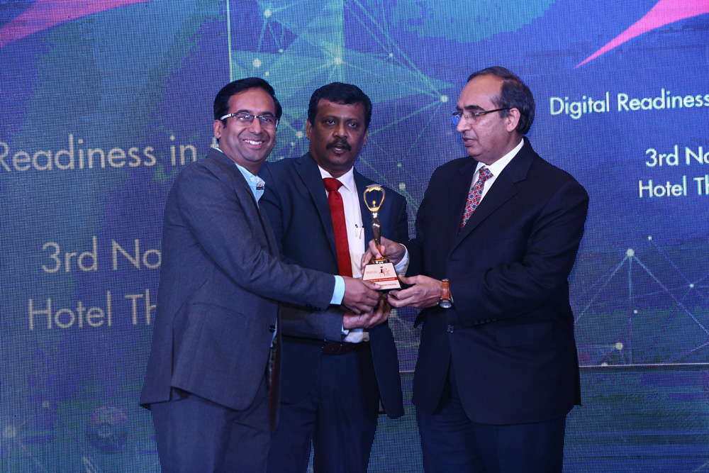 FORESCOUT TECHNOLOGIES receiving the award for BEST NETWORK ACCESS CONTROL VENDOR from Mr. Vipin Tyagi, Executive Director – C-DOT and Mr. Deepak Sahu