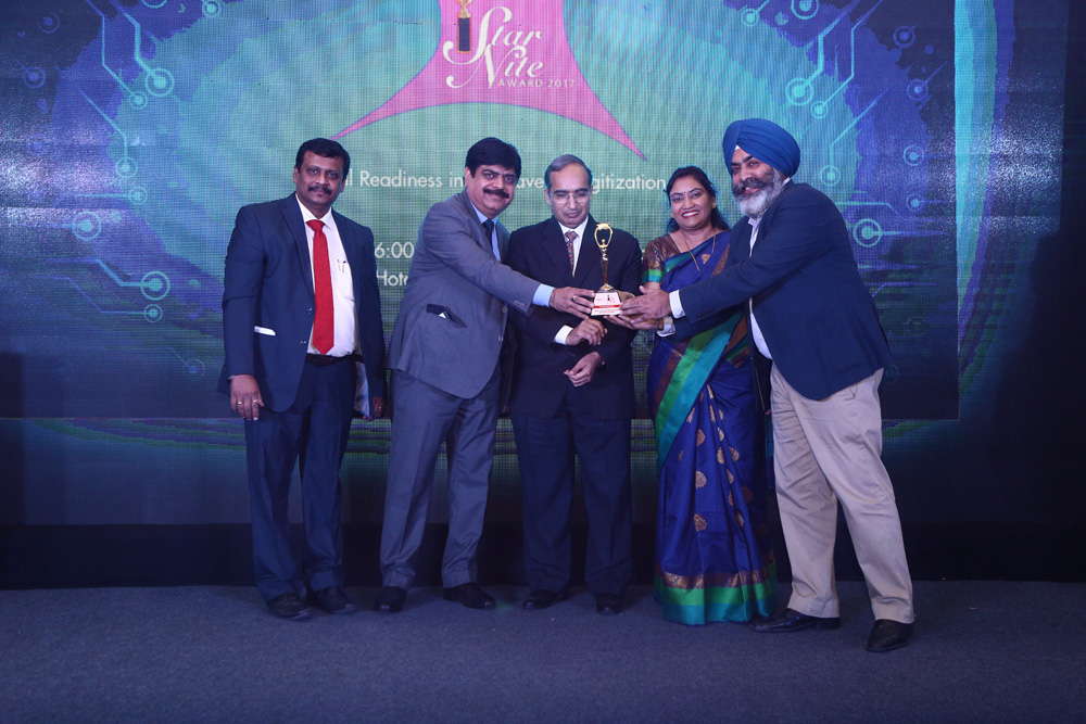 F5 NETWORKS receiving the award for BEST APPLICATION DELIVERY NETWORK VENDOR from Mr. Deepak Sahu, Publisher & Group Editor, VARINDIA and SPOI, Mr. Vi