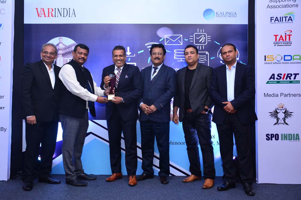 Essen Vision Software receives the award for Best Partner (Information Security) from Mr. Sameer Bhatia, Country Manager, India & SAARC- Seagate Techn