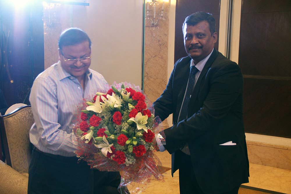 Welcoming Shankar Aggarwal, OSD- ASSOCHAM at 16th IT FORUM 2018