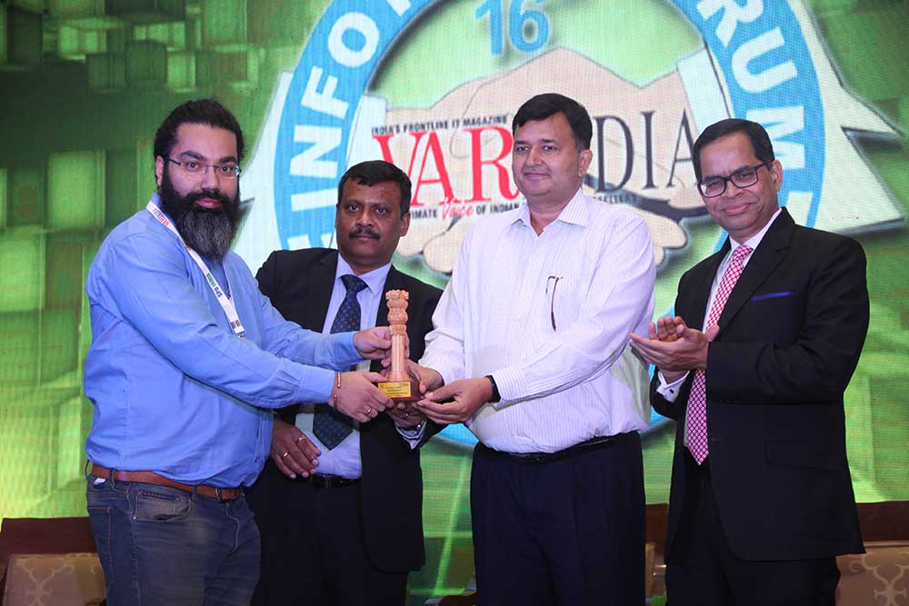 Nirvan Biswas, CTO- NHBC receives the Eminent CIO of India 2018 award from Mr. S.N Tripathi, Secretary-Ministry of Parliamentary Affairs- Govt. Of Ind