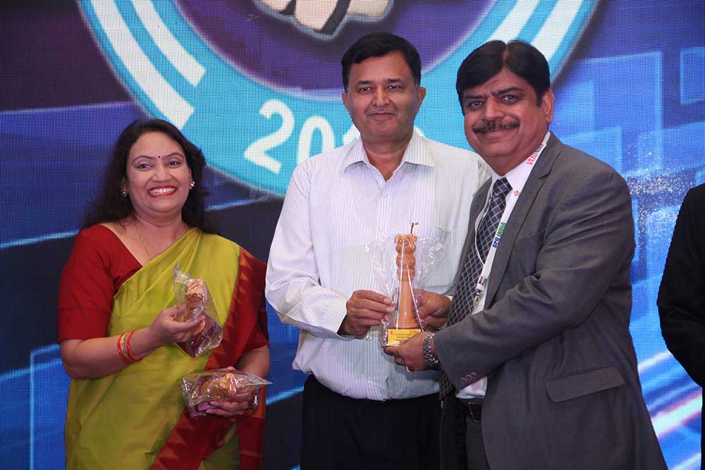 Vipin Kumar, Group CIO, Escorts receives the Eminent CIO of India 2018 award from Mr. S.N Tripathi, Secretary-Ministry of Parliamentary Affairs- Govt.