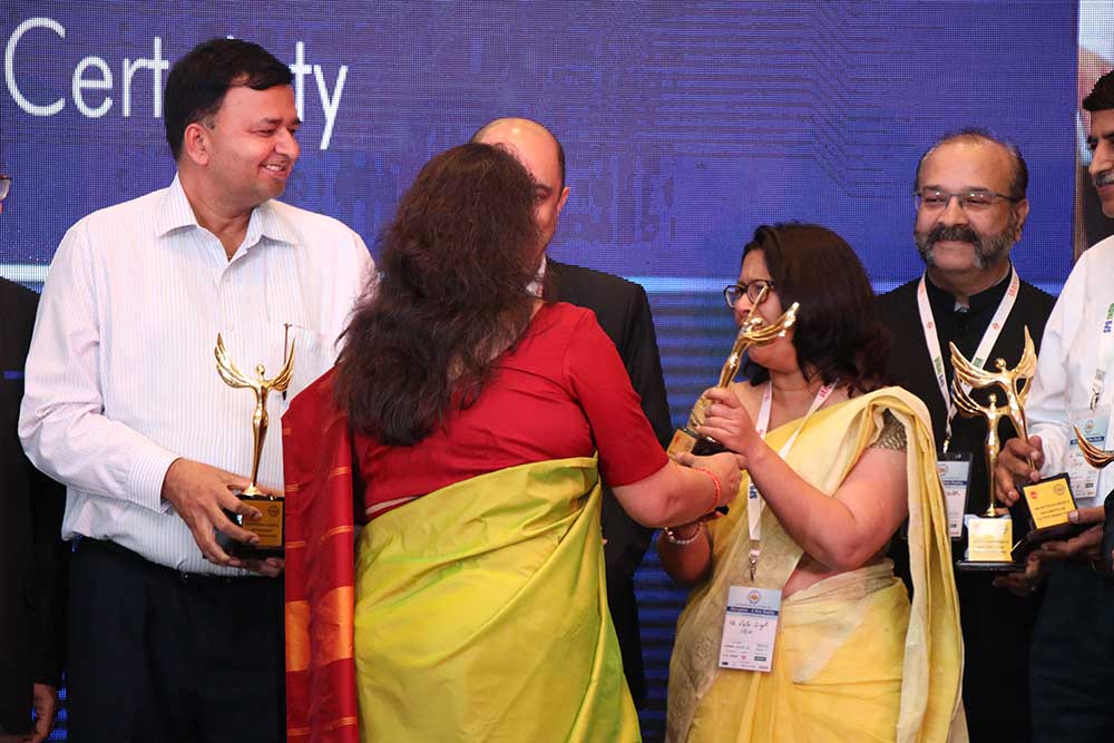 Oracle India Private Ltd. receives the Most Trusted Company Award from S Mohini Ratna, Editor-VARINDIA at 16th IT FORUM 2018
