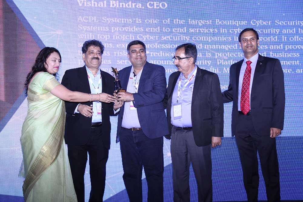 ACPL System receiving the award for the Best Solution Partner at VAR Symposium - 17th Star Nite Awards 2018