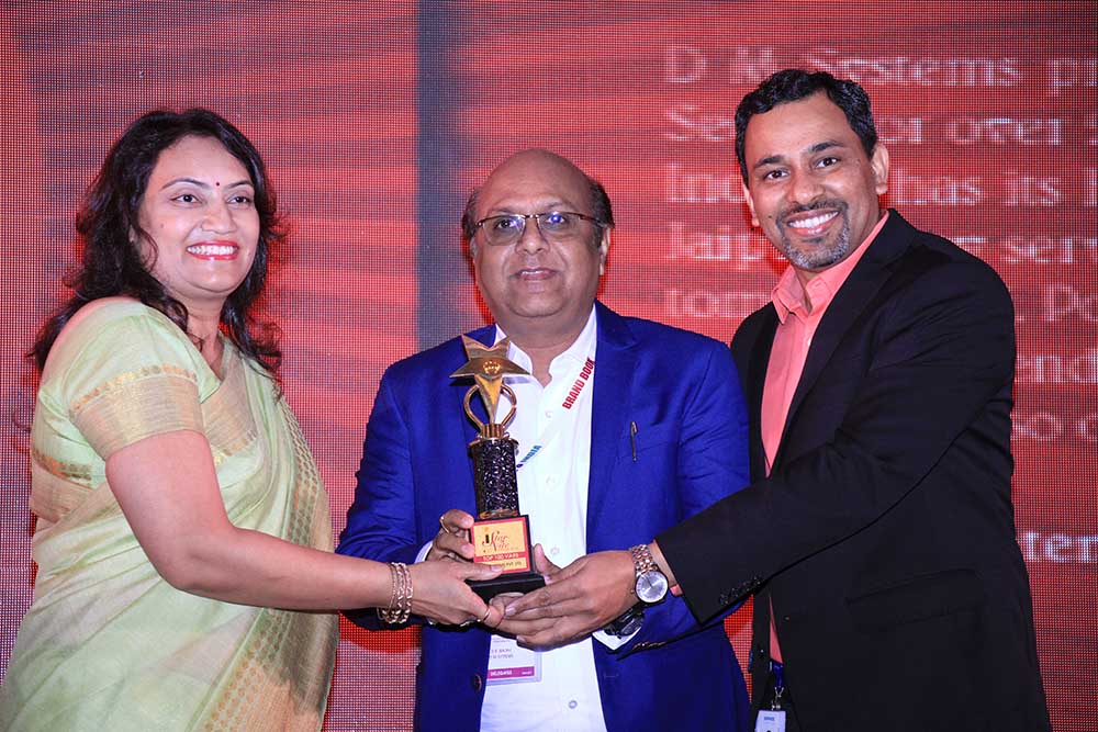 D M Systems receiving the award for the Best Sucurity Partner at VAR Symposium - 17th Star Nite Awards 2018