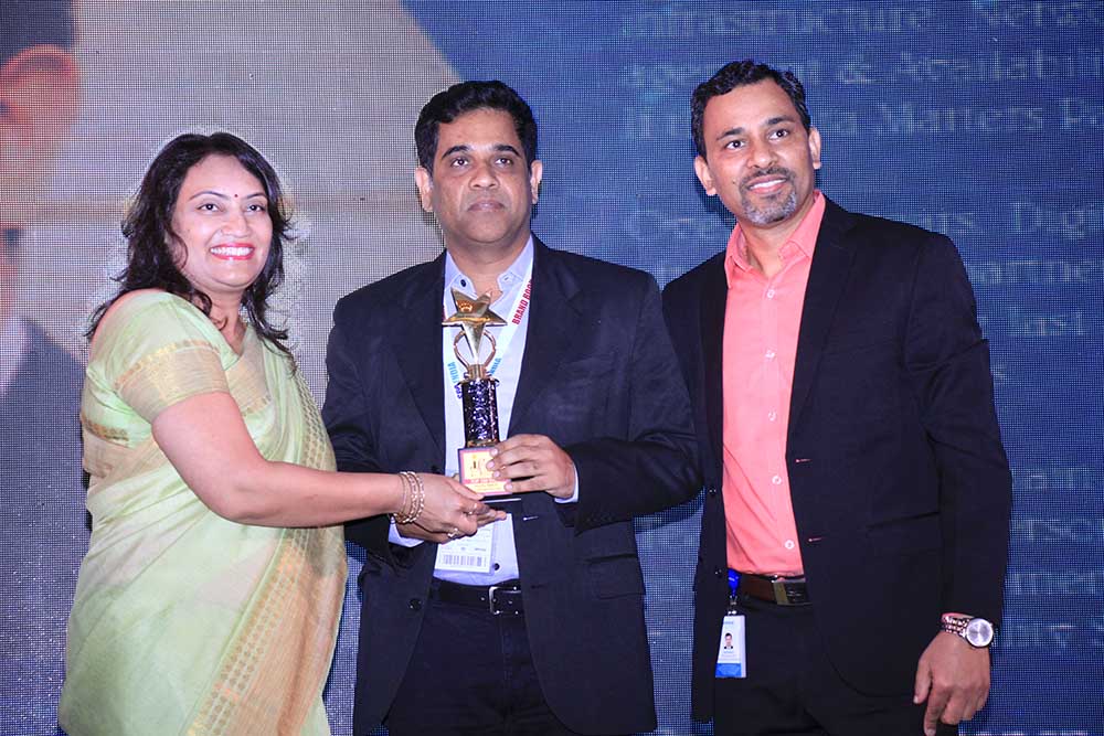 Digital Track Solutions receiving the award for the Best Security Partner at VAR Symposium - 17th Star Nite Awards 2018