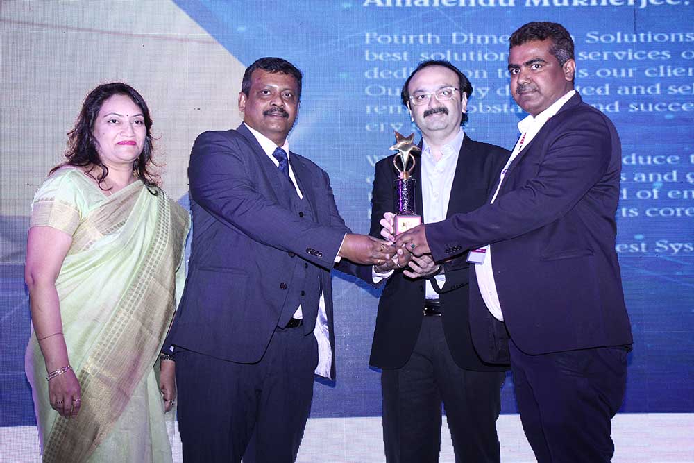 Fourth Dimension Solutions receiving the award for the Best System Integrator at VAR Symposium - 17th Star Nite Awards 2018
