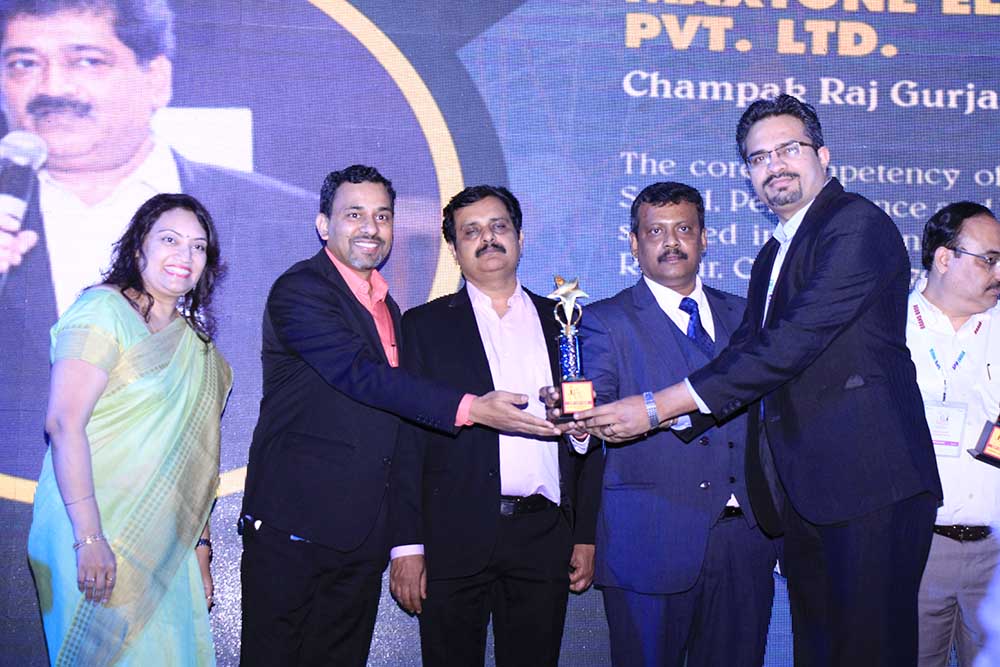 Go IP Global Services (Syrotech) receiving the award for the Best IT Service Provider at VAR Symposium - 17th Star Nite Awards 2018