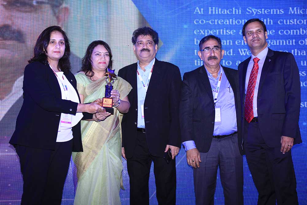 Hitachi Systems Micro Clinic receiving the award for the Best Solution Partner at VAR Symposium - 17th Star Nite Awards 2018