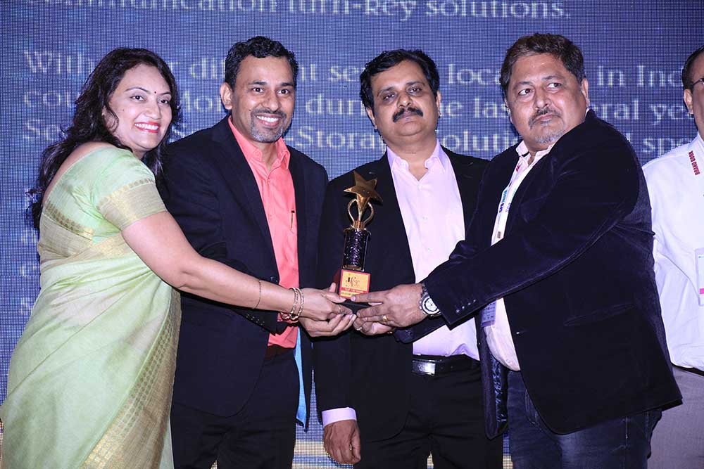 KPlus Infotech  receiving the award for the Best IT Service Provider at VAR Symposium - 17th Star Nite Awards 2018