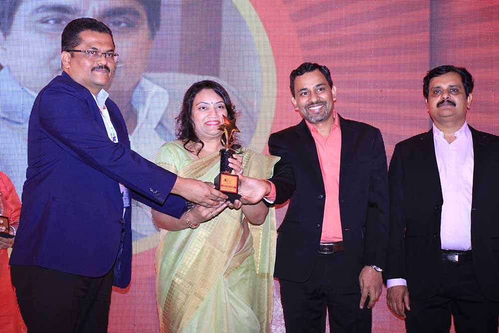 LDS Infotech receiving the award for the Best IT Service Provider at VAR Symposium - 17th Star Nite Awards 2018