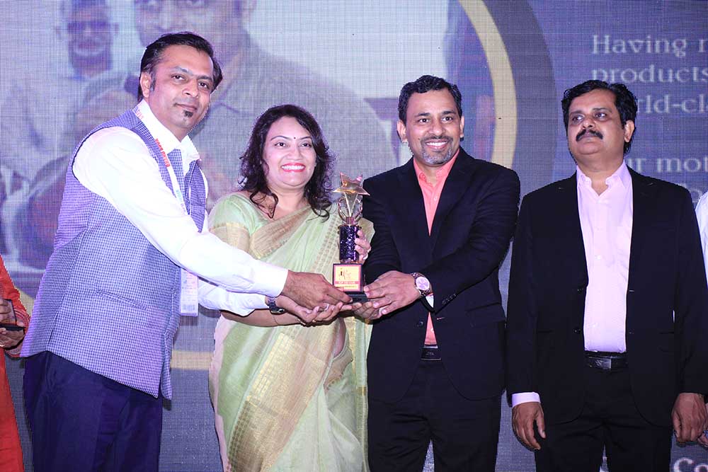 New Computronics receiving the award for the Best IT Service Provider at VAR Symposium - 17th Star Nite Awards 2018