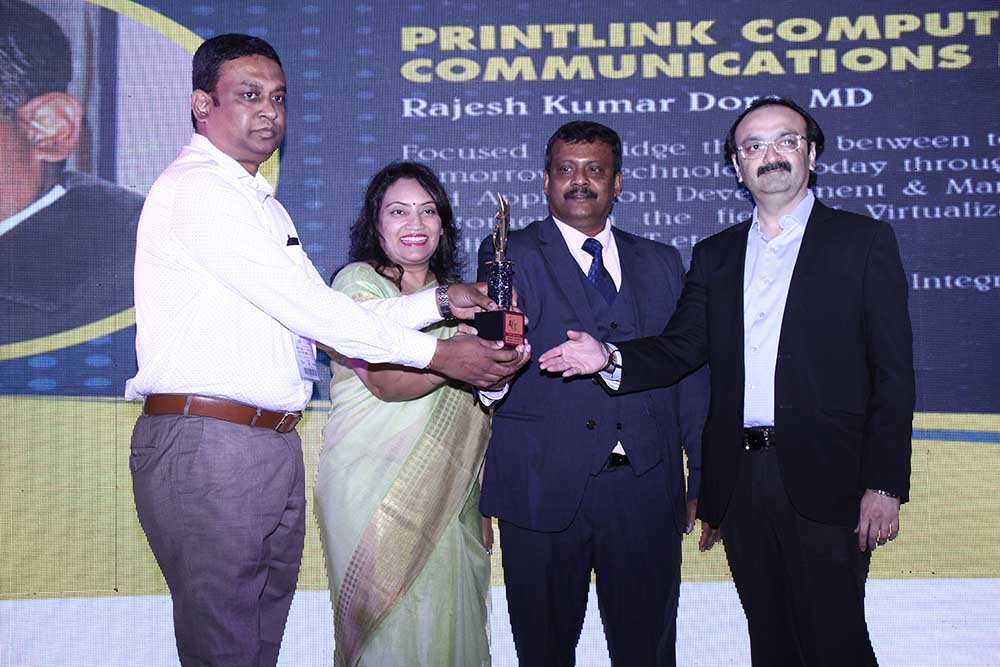 Printlink Computer & Communication receiving the award for the Best System Integrator at VAR Symposium - 17th Star Nite Awards 2018