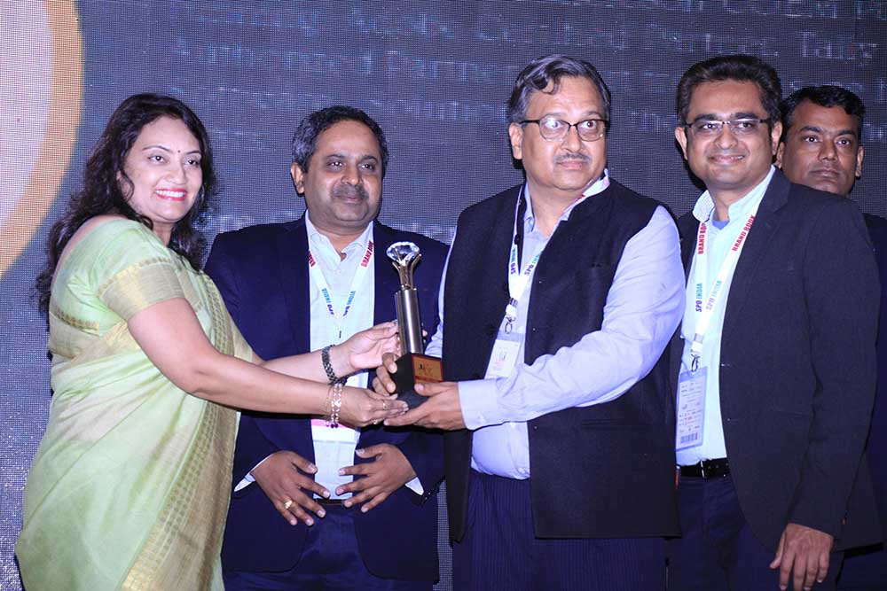 Synapse receiving the award for the Best Sub Distributer at VAR Symposium - 17th Star Nite Awards 2018