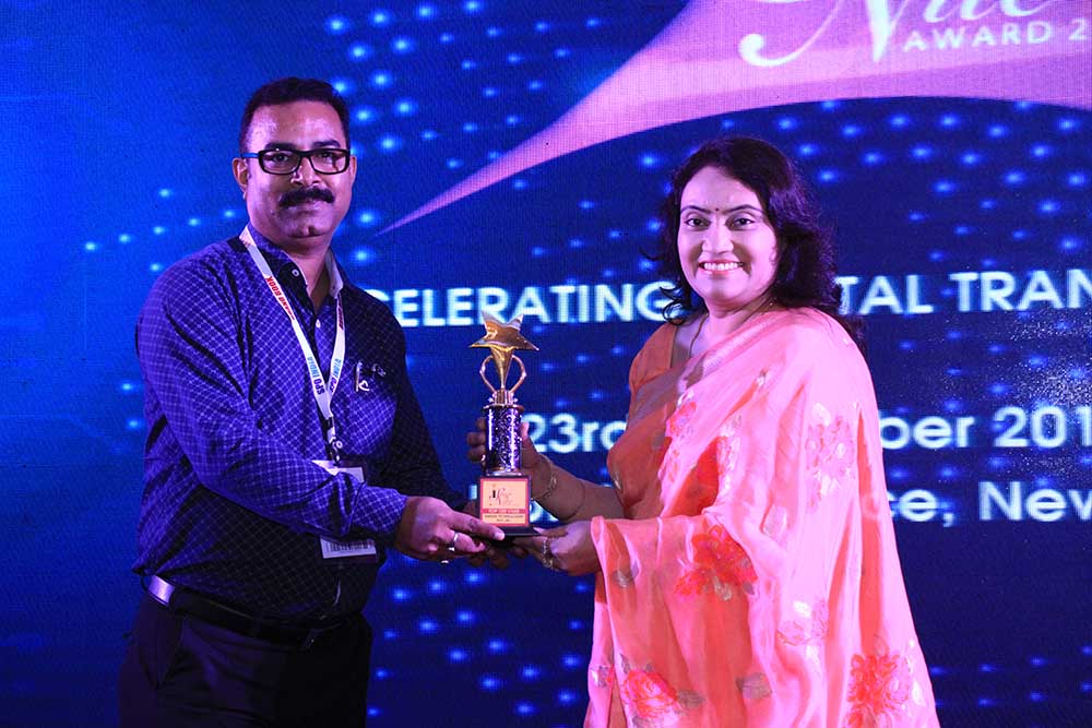 Targus Technologies receiving the award for the Best System Integrator at VAR Symposium - 17th Star Nite Awards 2018