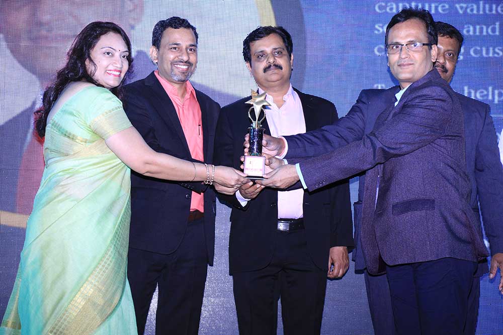 Techlink Infoware receiving the award for the Best IT Service Provider at VAR Symposium - 17th Star Nite Awards 2018