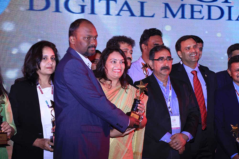 Technology Excellence Group receiving the award for the Best Solution Partner at VAR Symposium - 17th Star Nite Awards 2018