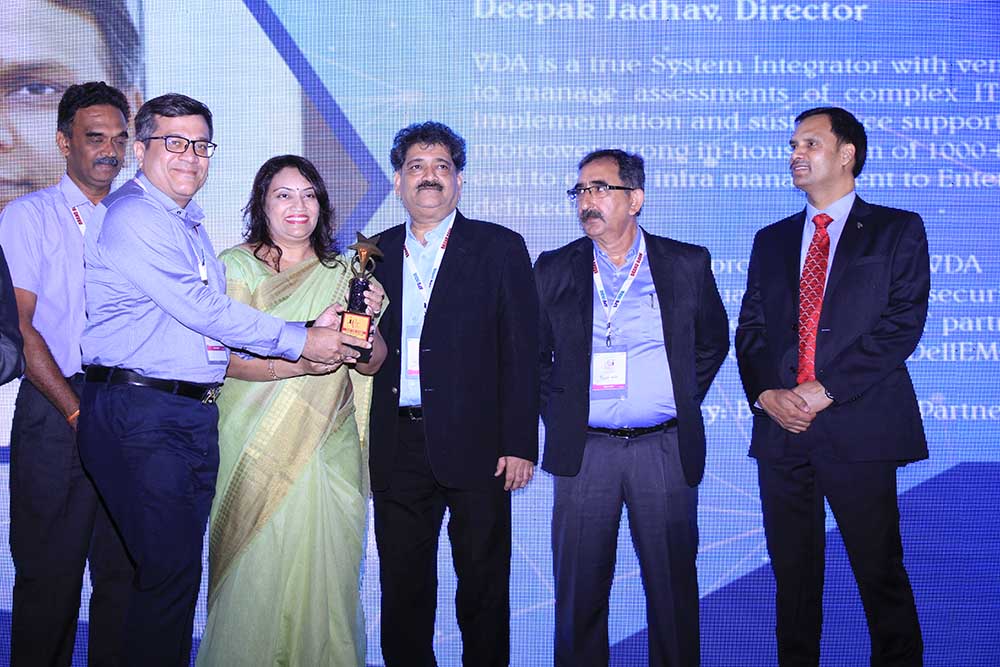 VDA Infosolutions receiving the award for the Best Solution Partner at VAR Symposium - 17th Star Nite Awards 2018