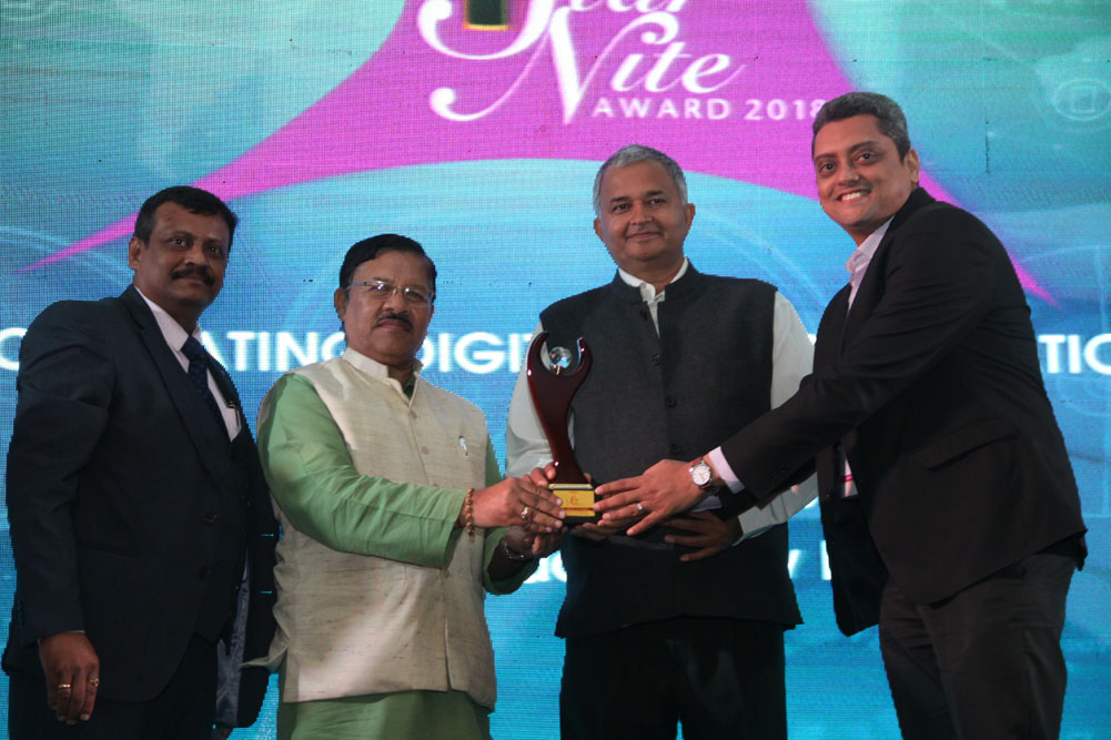 Hewlett-Packard Enterprise- ARUBA  receiving the award for Best Wired And Wireless Infrastructure Provider at 17th Star Nite Awards 2018