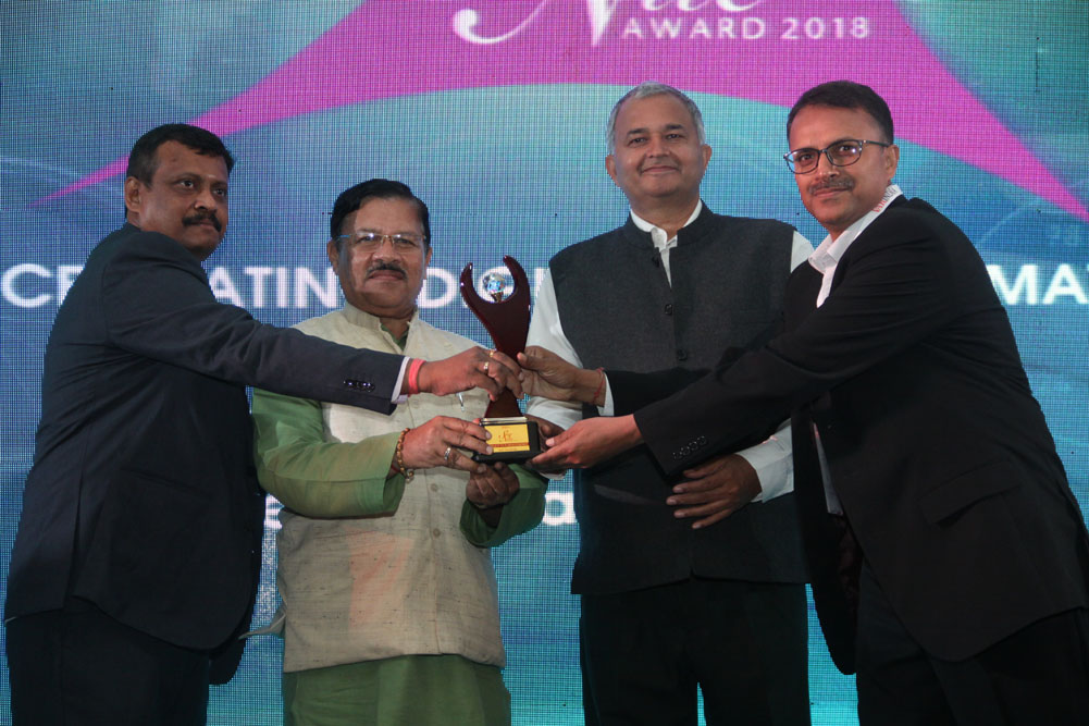 HPE receiving the award for Best X86 Server at 17th Star Nite Awards 2018