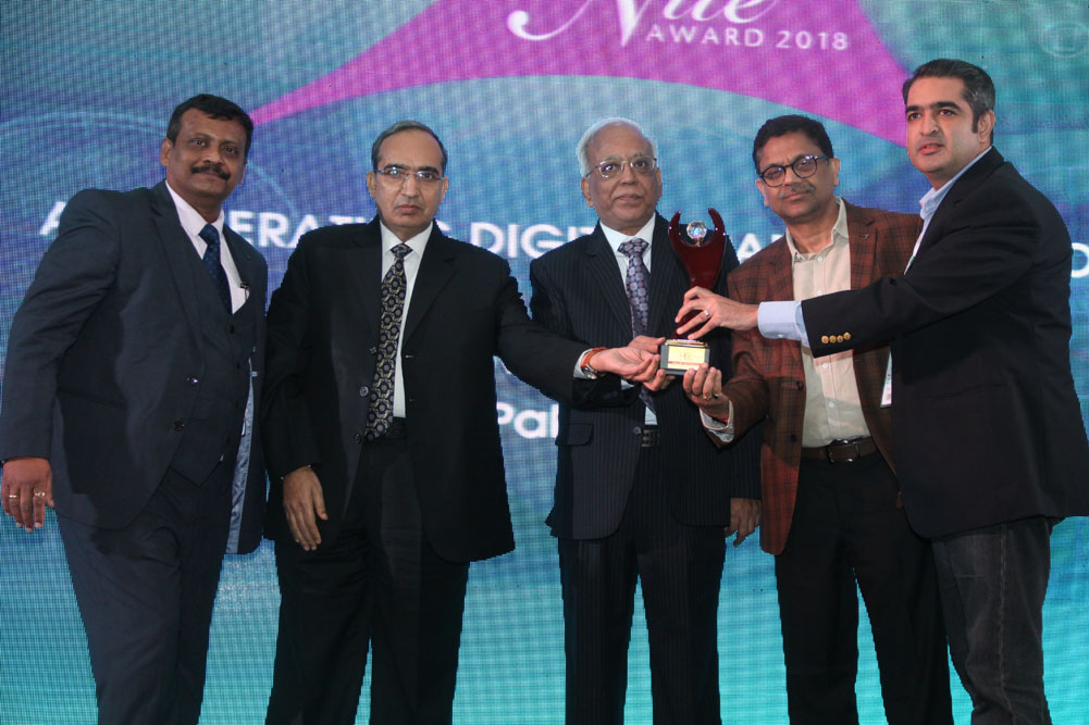 Lenovo India  receiving the award for Best Note Book -SME at 17th Star Nite Awards 2018