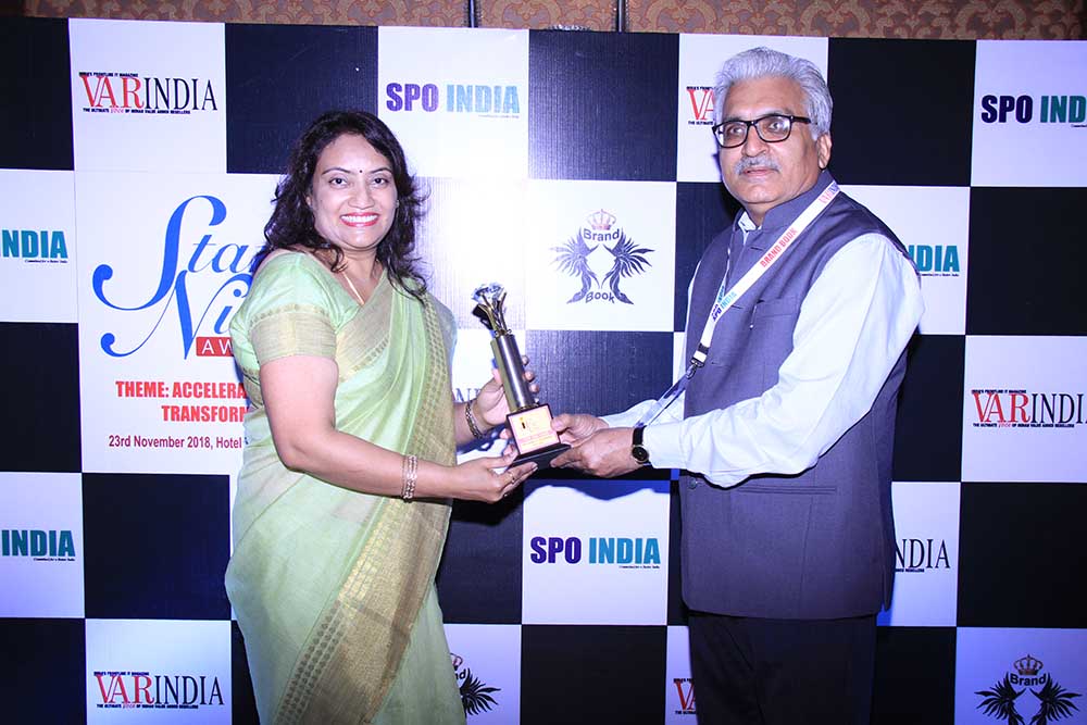 Mayanks IT Solutions  receiving the award for the Best System Integrator at VAR Symposium 17th Star Nite Awards 2018