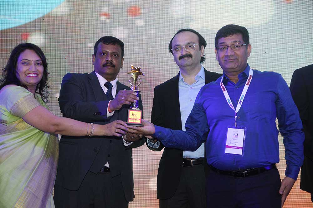 CIPL receiving the award for the Best System Integrator at VAR Symposium 17th Star Nite Awards 2018