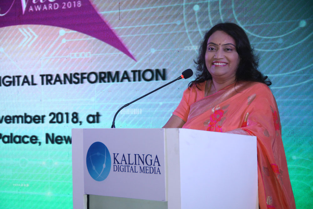 S Mohini Ratna, Editor, VARIndia presenting the Industry Report at 17th Star Nite Awards 2018.