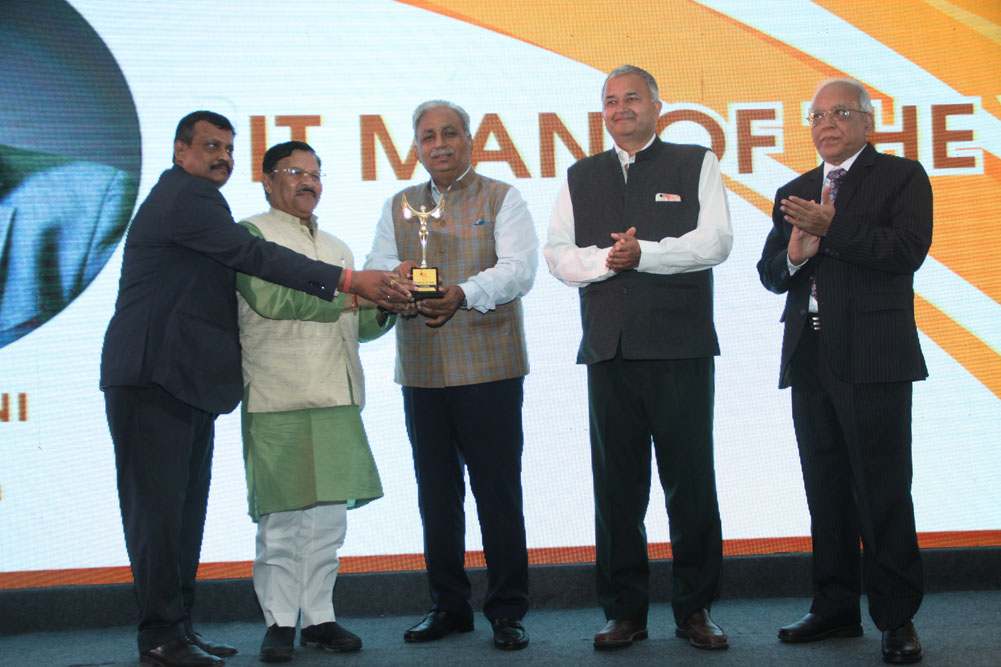 C P Gurnani, CEO & Managing Director-Tech Mahindra receiving the IT Man of The Year award from S. N. Tripathy, Secretary,Parliamentary Affairs, GoI; S