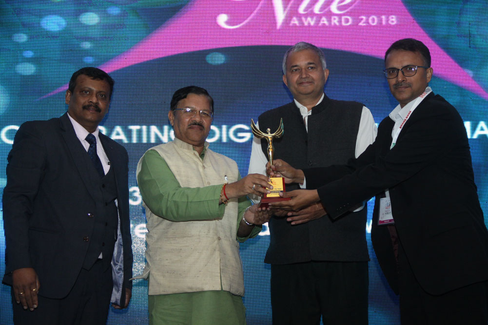 Hursh Chetan, Consultant - Solutions Presales Group, HPE India receiving the Best CMO Award on behalf of Srihari Gopinath at 17th Star Nite Awards 201