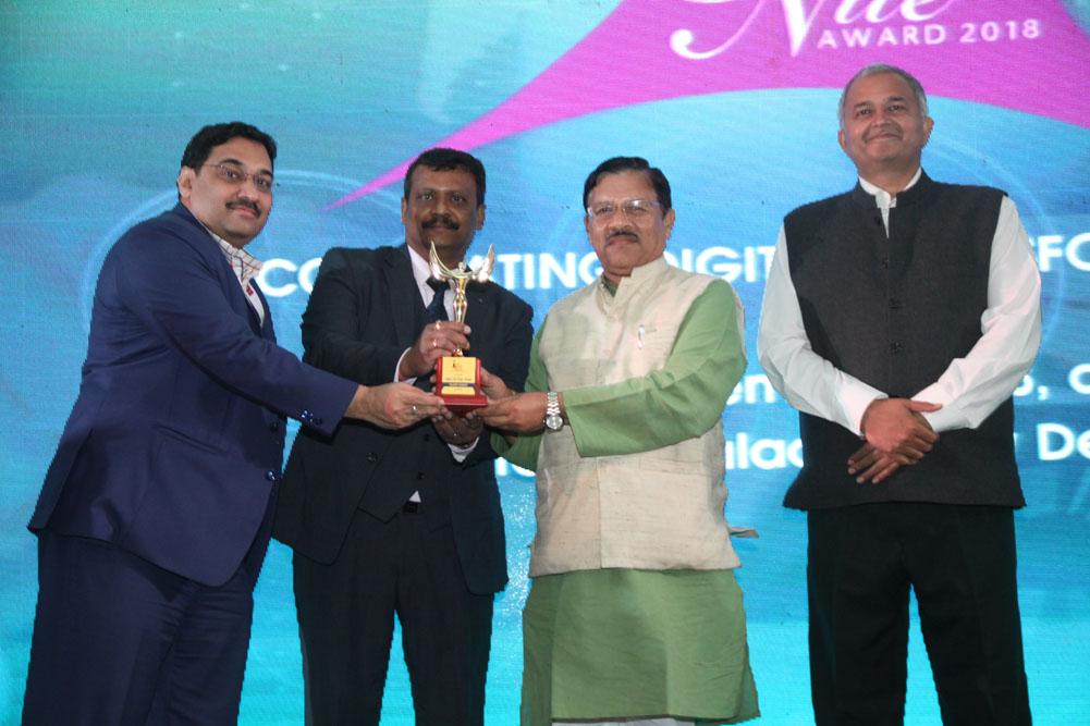 Mr. Ashutosh Kapur from UI Path receiving the Best CMO Award on behalf of Rajesh Kumar at 17th Star Nite Awards 2018.