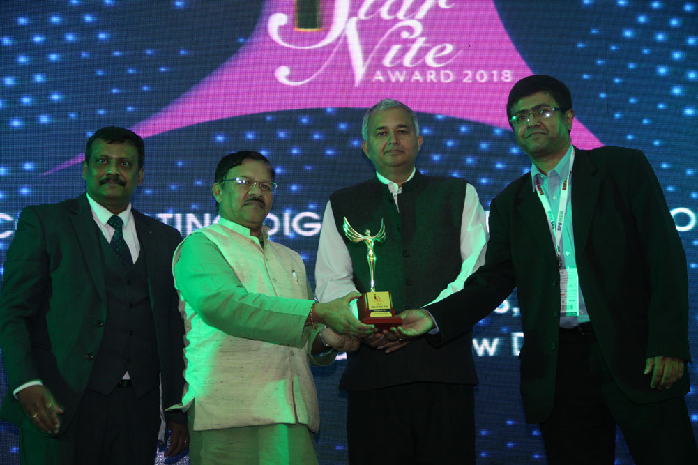Prasanjeet Roy from NTT COM Netmagic receiving the Best CMO Award at 17th Star Nite Awards 2018.