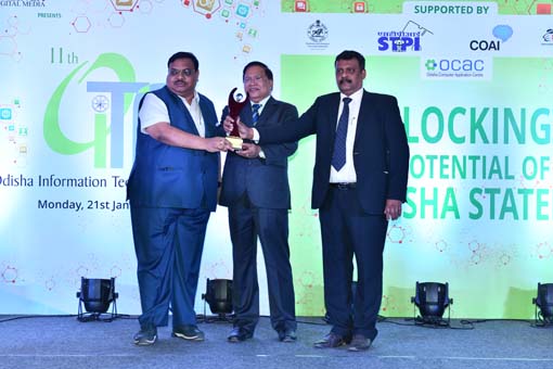 Suyog Computech receives award as the Best Software Servics Company, Odisha at 11th OITF 2019