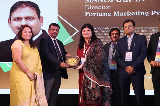 BEST SUB DISTRIBUTOR Award goes to COMNET RESOURCES PVT LTD. at VAR Symposium 2019