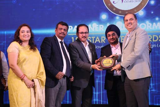 BEST SYSTEM INTEGRATOR Award goes to MAGNAMIOUS SYSTEMS PVT. LTD. at VAR Symposium 2019