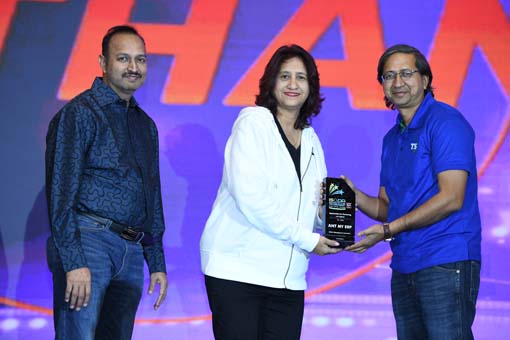 Partners While Receiving The Award at ISODA TechSummit 2020 