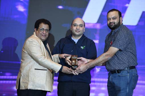 Partners While Receiving The Award at ISODA TechSummit 2020        